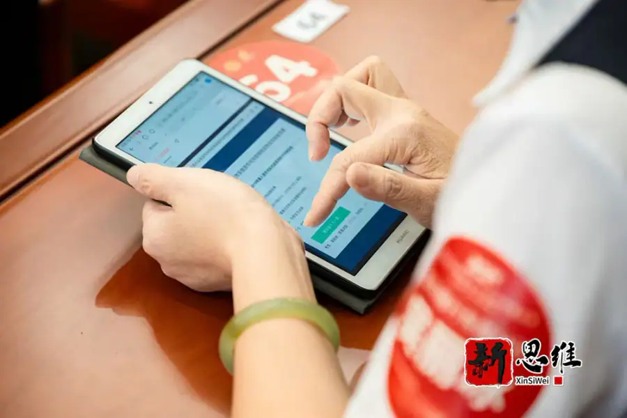 深圳抢答器出租-选手现场知识竞答